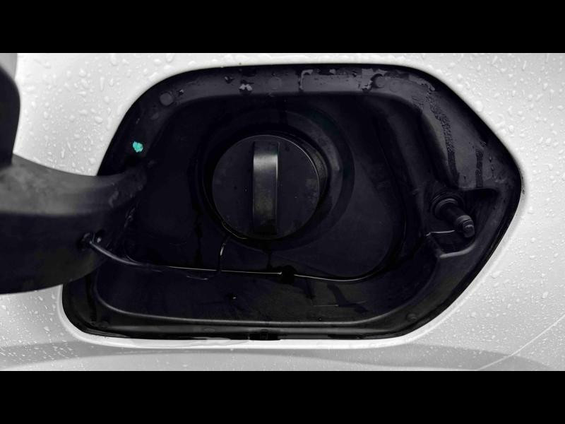 Used PEUGEOT 208 1.2 PureTech 100ch S&S Style 2021 Blanc Banquise (O) € 12990 in Metz