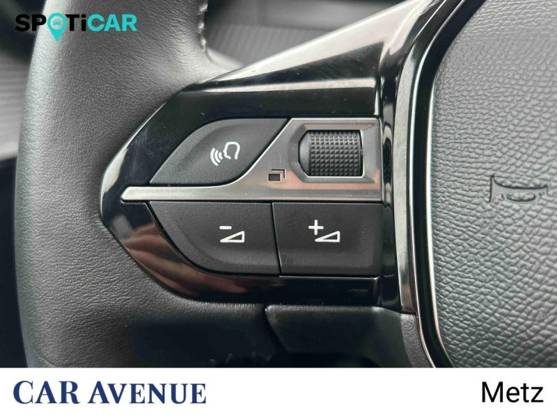 Used PEUGEOT 208 1.2 PureTech 100ch S&S Allure 2023 Blanc Banquise (O) € 13790 in Metz