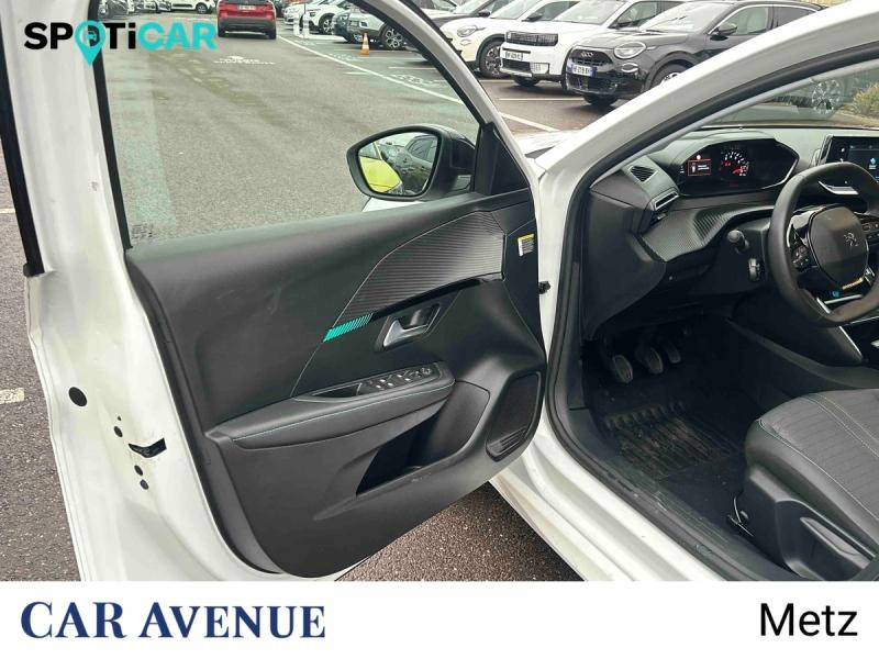 Used PEUGEOT 208 1.2 PureTech 100ch S&S Allure 2023 Blanc Banquise (O) € 13790 in Metz