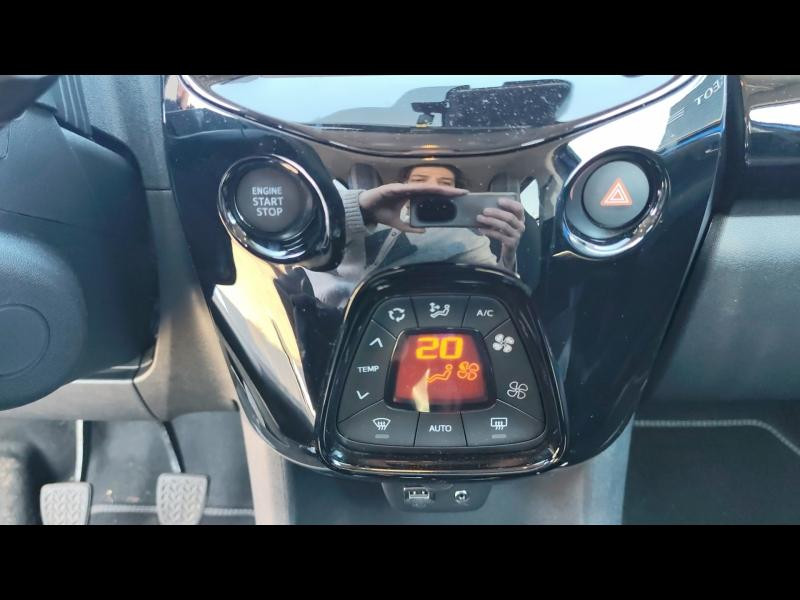 Used PEUGEOT 108 VTi 72 Collection S&S 4cv 5p 2021 Bleu Calvi (M) € 10990 in Metz