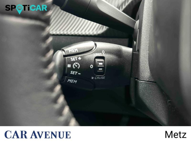 Used PEUGEOT 208 1.2 PureTech 100ch S&S Allure 2023 Blanc Banquise (O) € 13790 in Metz