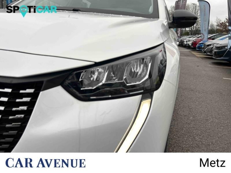 Used PEUGEOT 208 1.2 PureTech 100ch S&S Allure 2023 Blanc Banquise (O) € 13790 in Metz