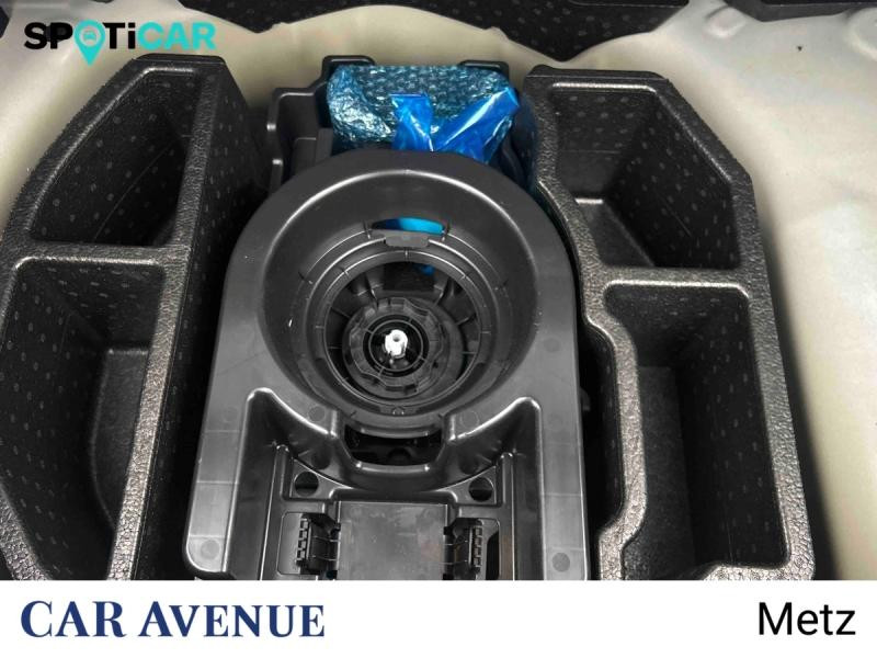 Used PEUGEOT 208 1.2 PureTech 100ch S&S Allure 2023 Blanc Banquise (O) € 13790 in Metz