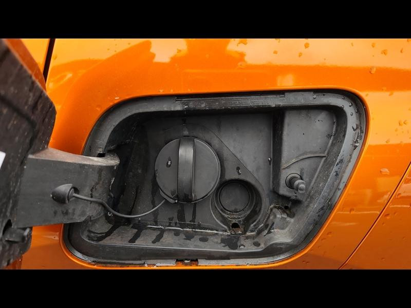 Used PEUGEOT 2008 1.2 PureTech 130ch S&S GT EAT8 2021 Orange € 17590 in Metz