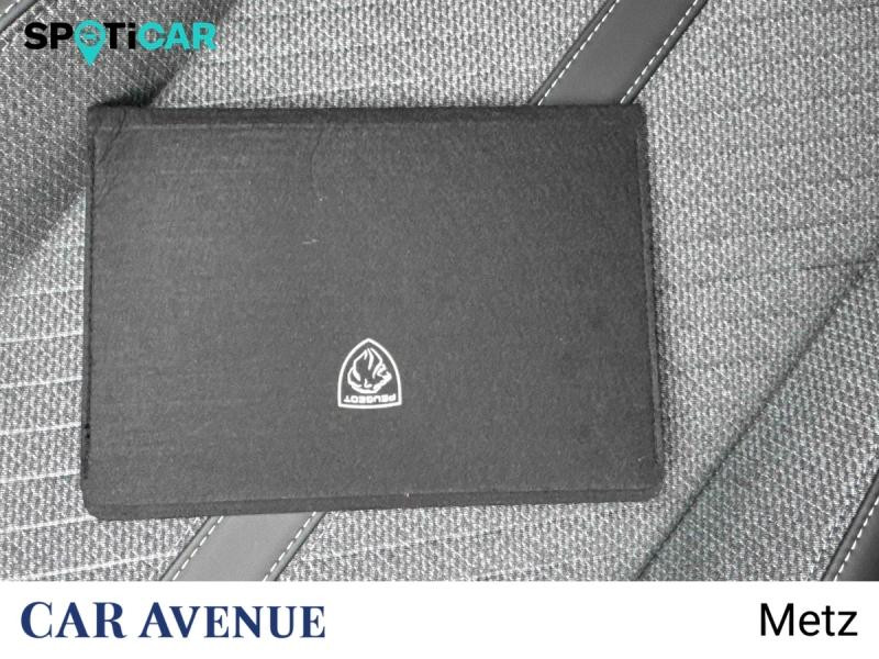 Used PEUGEOT 2008 1.2 Hybrid 145ch Allure e-DCS6 2025 Blanc Okénite (M) € 25990 in Metz