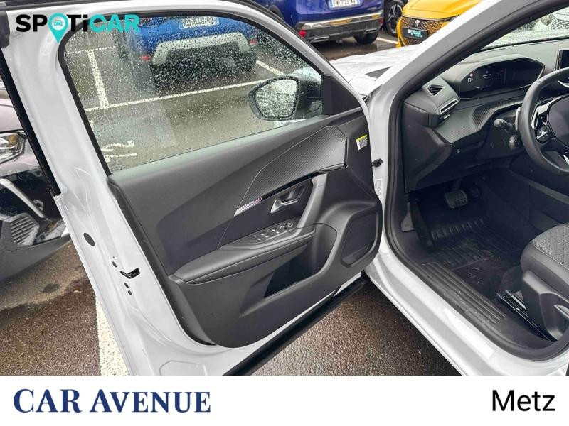 Used PEUGEOT 2008 1.2 Hybrid 145ch Allure e-DCS6 2025 Blanc Okénite (M) € 25990 in Metz