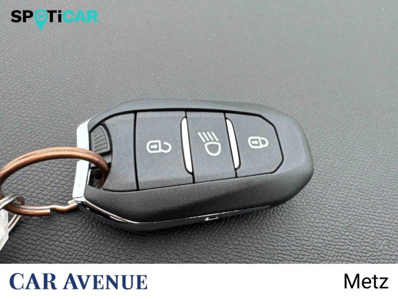 Used PEUGEOT 2008 1.2 Hybrid 145ch Allure e-DCS6 2025 Blanc Okénite (M) € 25990 in Metz