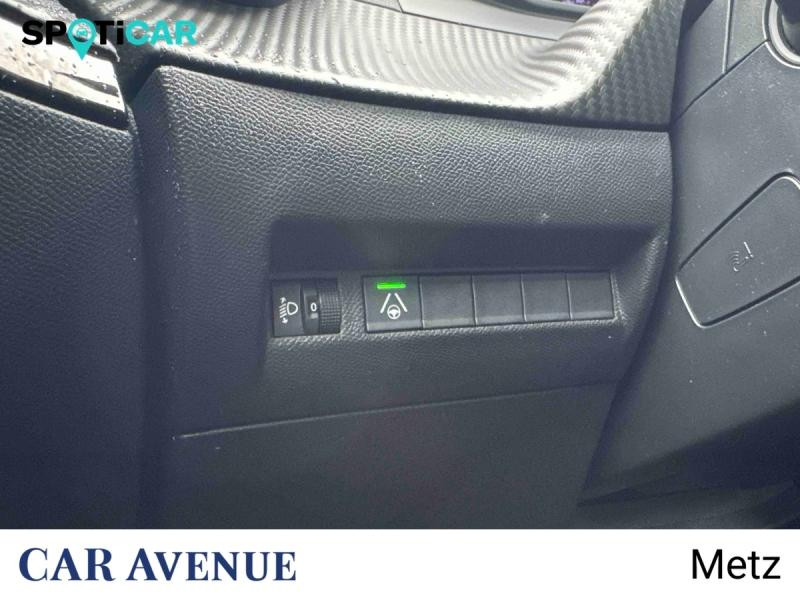 Used PEUGEOT 2008 1.2 Hybrid 145ch Allure e-DCS6 2025 Blanc Okénite (M) € 25990 in Metz