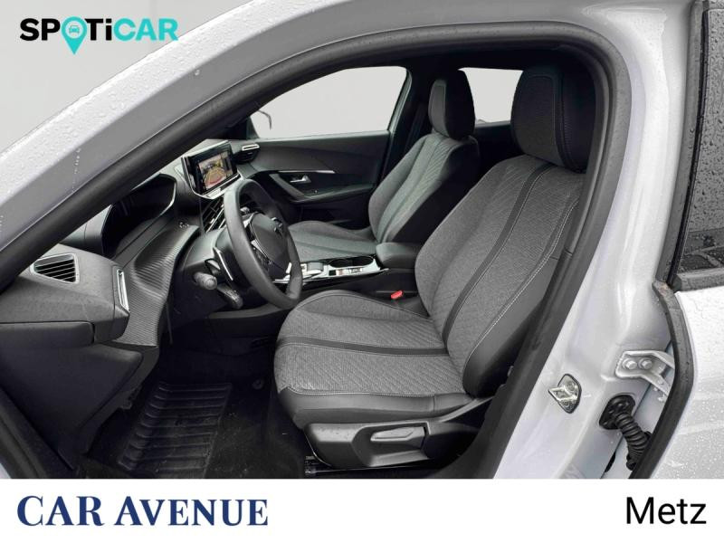 Used PEUGEOT 2008 1.2 Hybrid 145ch Allure e-DCS6 2025 Blanc Okénite (M) € 25990 in Metz