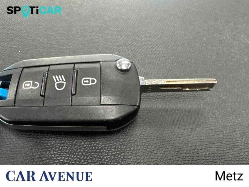 Used PEUGEOT 2008 1.2 PureTech 100ch S&S Style 2022 Bleu Vertigo (S) € 14590 in Metz