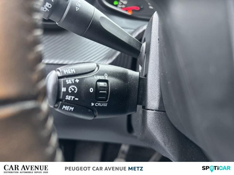 Used PEUGEOT 208 1.2 PureTech 75ch S&S Active 2021 Blanc Banquise (O) € 9490 in Metz