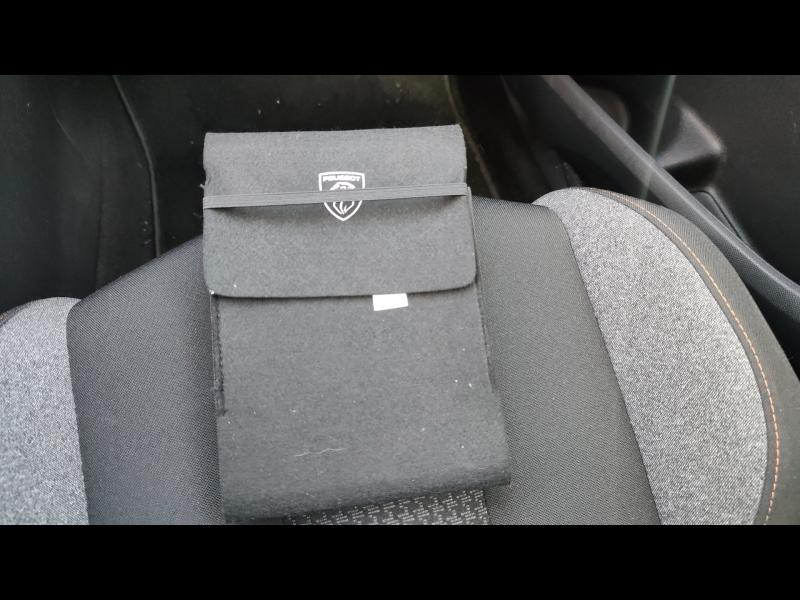 Used PEUGEOT 5008 1.2 PureTech 130ch S&S Active Pack EAT8 2022 Bleu Célèbes (M) € 21990 in Metz