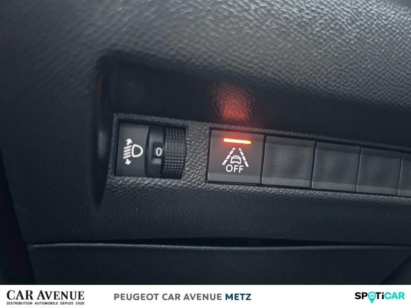 Used PEUGEOT 208 1.2 PureTech 75ch S&S Active 2021 Blanc Banquise (O) € 9490 in Metz