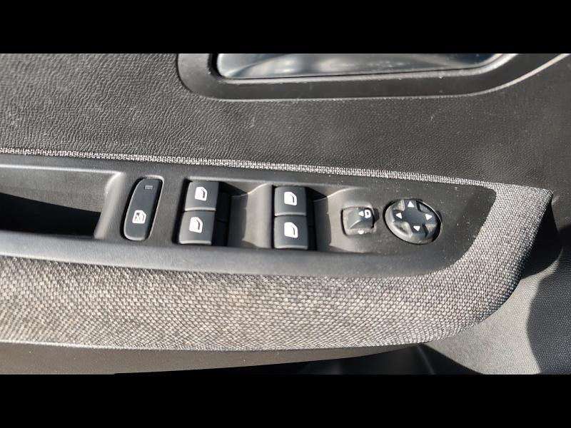 Used PEUGEOT 208 1.2 PureTech 100ch S&S Style 118g 2021 Noir Perla Nera (M) € 13290 in Metz