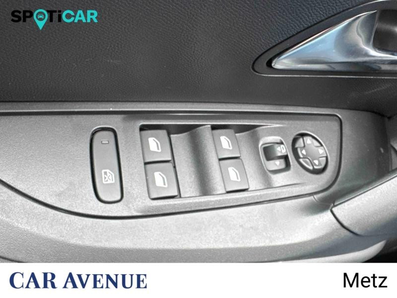 Occasion PEUGEOT 2008 1.2 Hybrid 136ch Allure e-DCS6 2025 Rouge Elixir (S) 27290 € à Metz