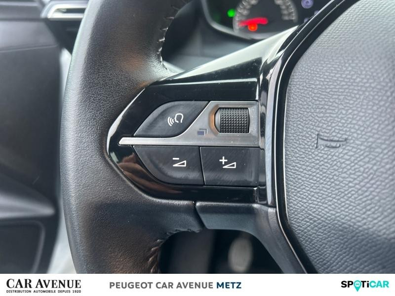 Used PEUGEOT 208 1.2 PureTech 75ch S&S Active 2021 Blanc Banquise (O) € 9490 in Metz