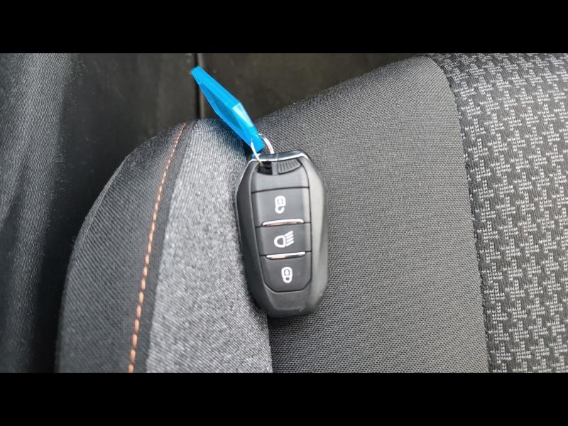 Used PEUGEOT 5008 1.2 PureTech 130ch S&S Active Pack EAT8 2022 Bleu Célèbes (M) € 21990 in Metz