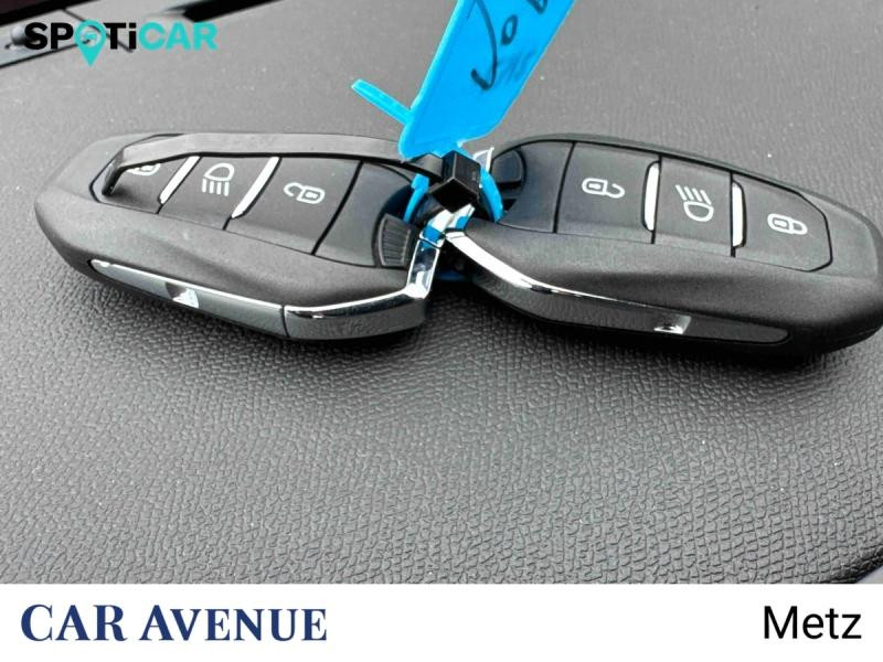 Occasion PEUGEOT 2008 1.2 Hybrid 136ch Allure e-DCS6 2025 Rouge Elixir (S) 27290 € à Metz