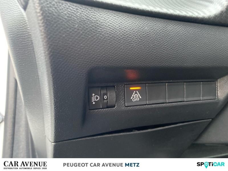 Used PEUGEOT 208 e-208 136ch Active Pack 2021 Blanc Banquise (O) € 14790 in Metz
