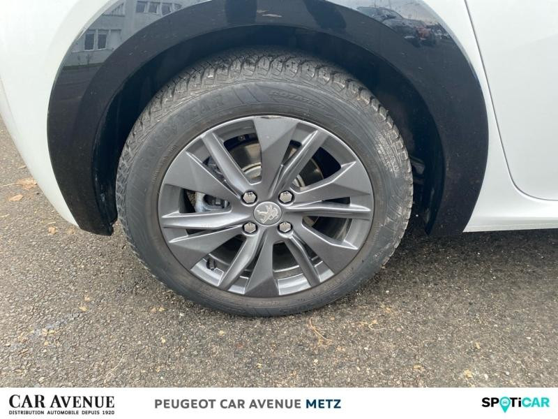 Used PEUGEOT 208 e-208 136ch Active Pack 2021 Blanc Banquise (O) € 14790 in Metz