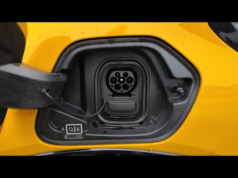 Used PEUGEOT 208 e-208 136ch Allure 2022 Jaune € 16380 in Metz