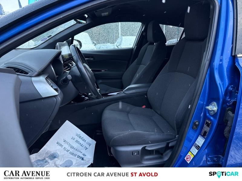 Occasion TOYOTA C-HR 122h Design 2WD E-CVT RC18 2019 Bleu Nebula bi-ton 19491 € à Longeville-lès-Saint-Avold