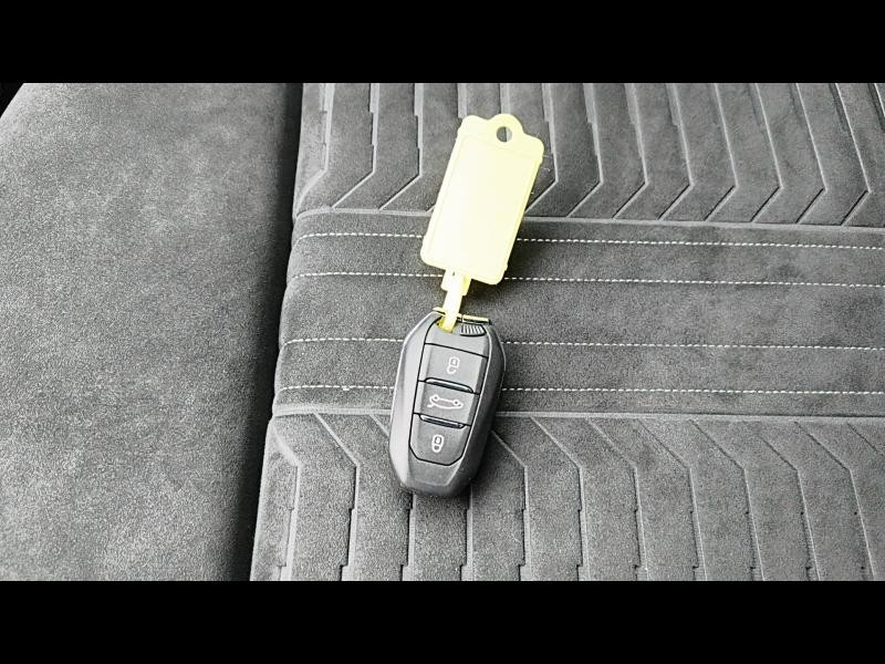 Used PEUGEOT 3008 1.2 Hybrid 145ch GT e-DCS6 2025 Blanc Okénite (M) € 36990 in Longeville-lès-Saint-Avold