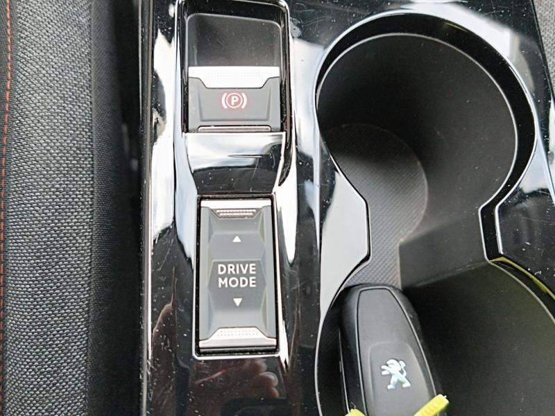 Used PEUGEOT 208 e-208 136ch Active 2020 Bleu Vertigo € 13391 in Longeville-lès-Saint-Avold