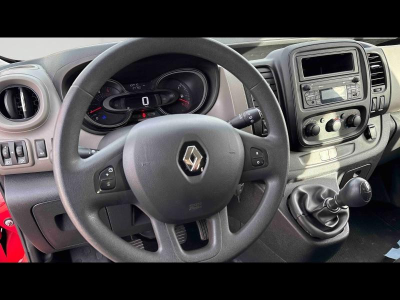 Used RENAULT Trafic Combi L1 1.6 dCi 120ch Zen 8 places Euro6d-T 2019 Rouge Magma € 21900 in Sarrebourg