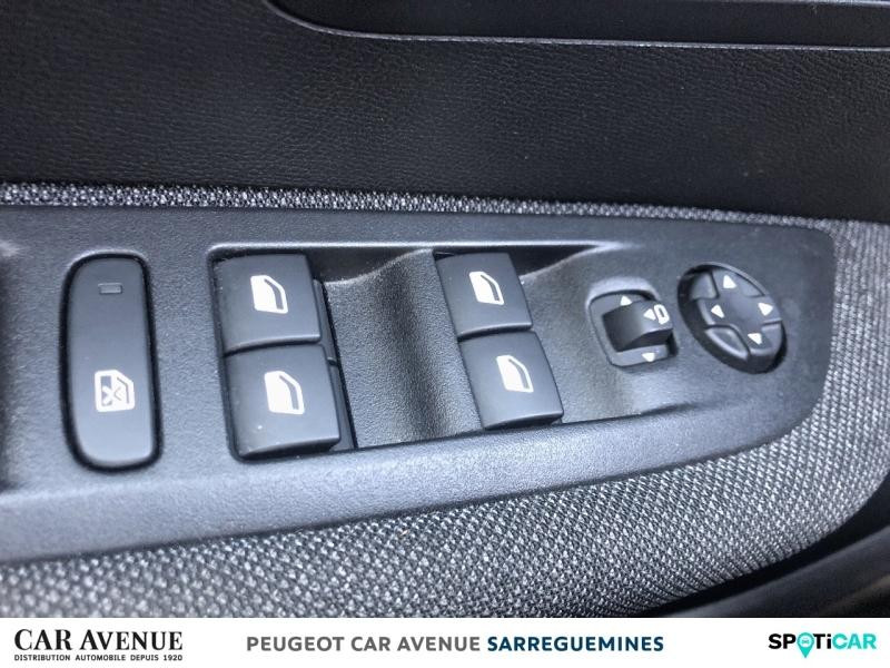 Occasion PEUGEOT 208 e-208 136ch Style 2023 Jaune 17390 € à Sarreguemines