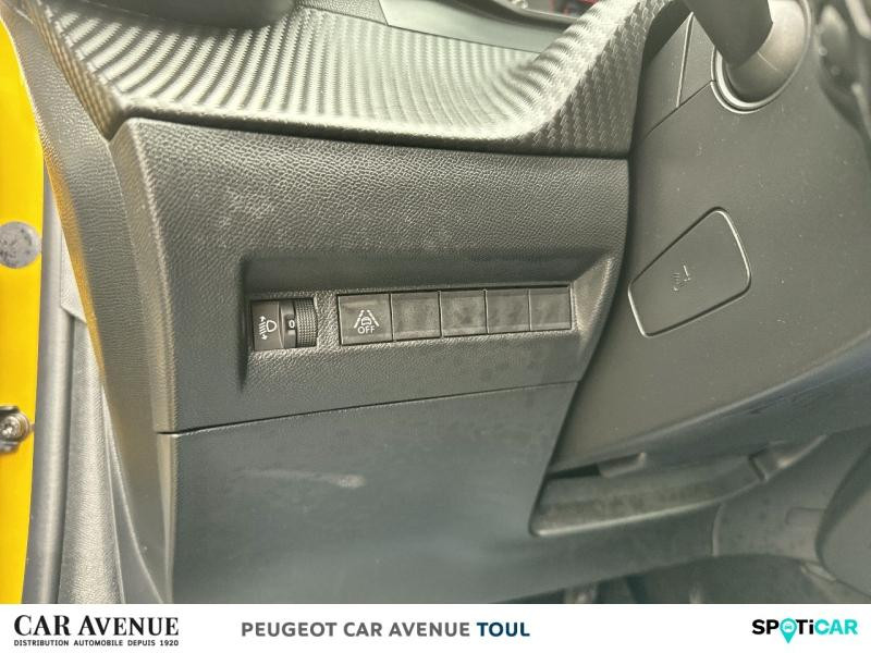 Occasion PEUGEOT 208 1.2 PureTech 100ch S&S Allure 2021 Jaune Faro 12249 € à Toul