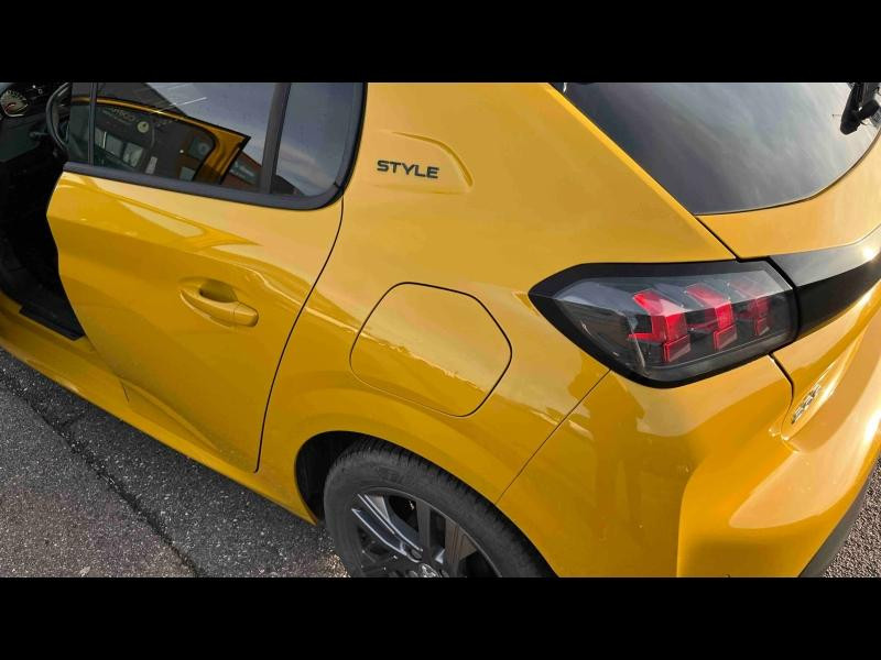 Occasion PEUGEOT 208 1.2 PureTech 100ch S&S Style 2022 Jaune 14114 € à Toul