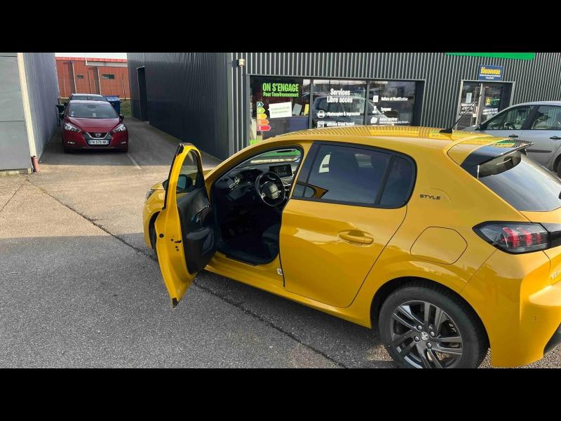 Occasion PEUGEOT 208 1.2 PureTech 100ch S&S Style 2022 Jaune 14114 € à Toul