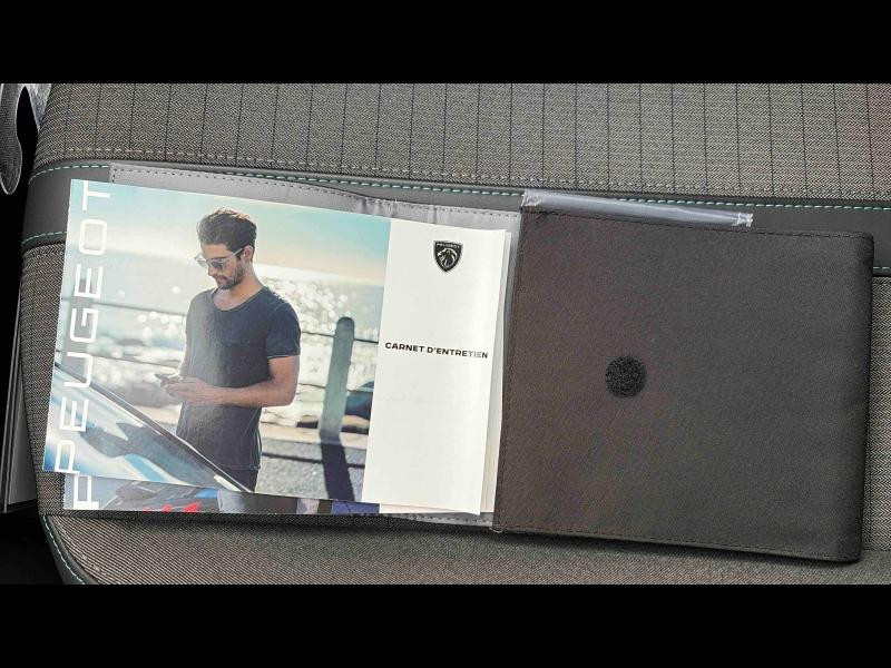 Occasion PEUGEOT 208 1.2 PureTech 100ch S&S Allure EAT8 2022 Noir Perla Nera (M) 14561 € à Toul