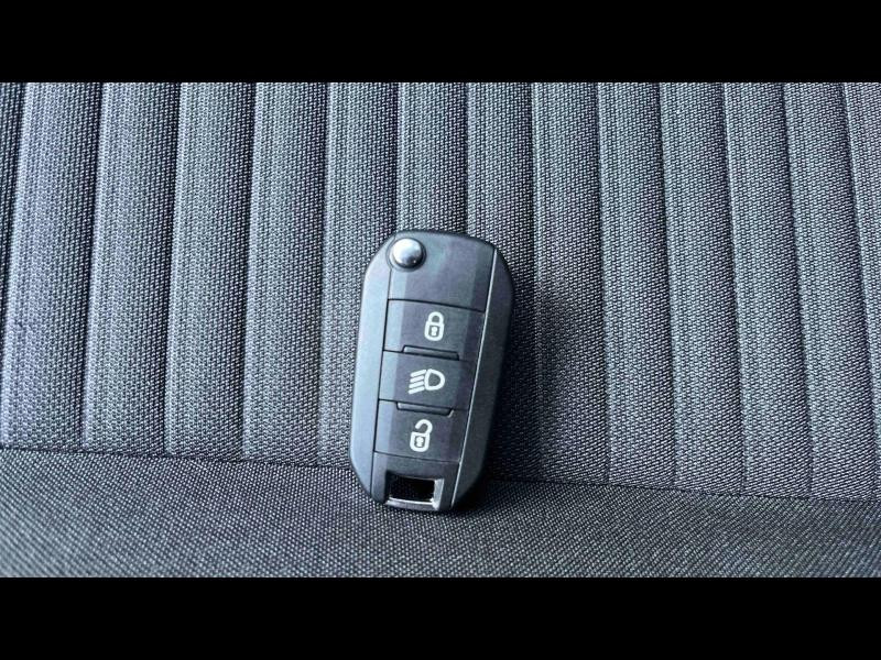 Used PEUGEOT 208 1.2 PureTech 100ch S&S Style 2021 Gris Artense (M) € 14327 in Toul