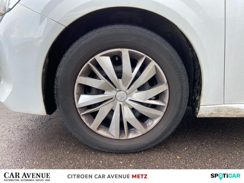 Used PEUGEOT 208 1.2 PureTech 75ch S&S Like 119g 2020 Blanc Banquise € 9490 in Metz