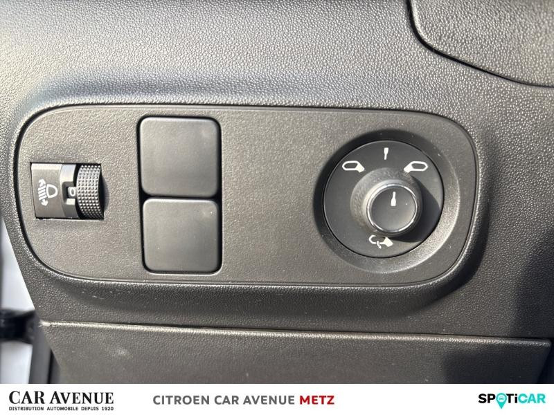 Used CITROEN C3 1.2 PureTech 83ch S&S Feel Pack 2020 Blanc Banquise (O) - Bleu Emeraude € 9890 in Metz