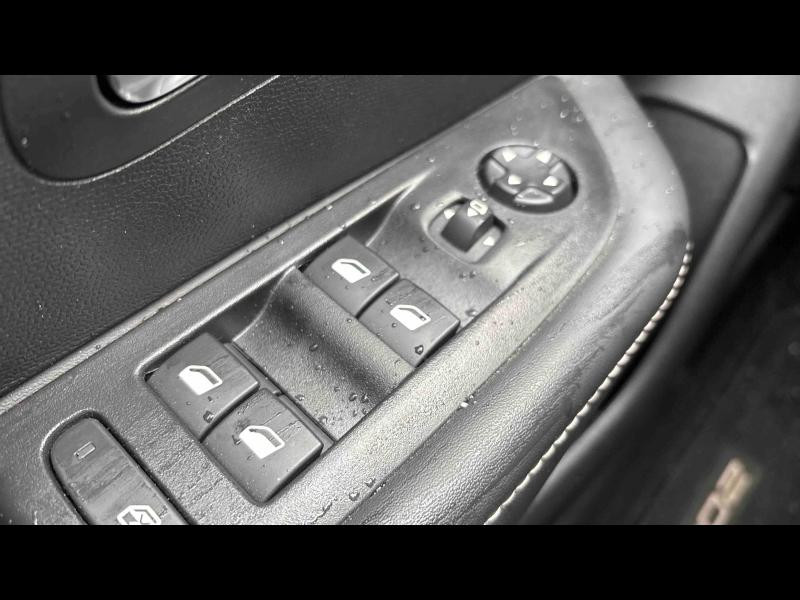 Occasion PEUGEOT 208 1.2 Hybrid 100ch Allure e-DCS6 2025 Blanc Banquise (O) 21440 € à Metz