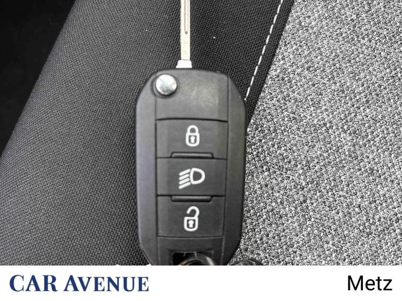 Used CITROEN C3 1.2 PureTech 83ch S&S C-Series 2020 Blanc Banquise (O) € 10890 in Metz