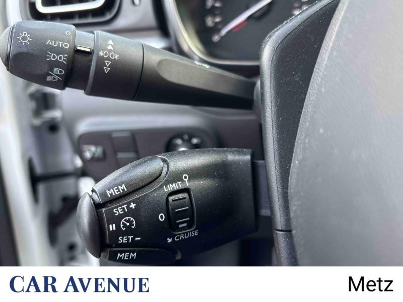 Used CITROEN C3 1.2 PureTech 83ch S&S Shine 2020 Blanc banquise € 11740 in Metz