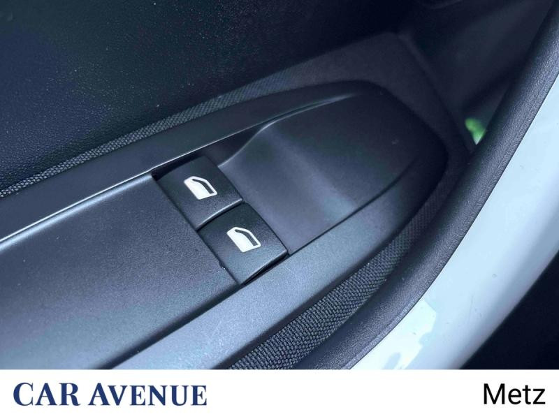 Used PEUGEOT 208 1.2 PureTech 68ch E6.c Like 5p 2018 Noir Perla Nera € 8190 in Metz