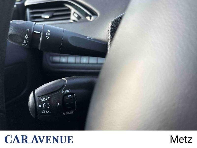 Used PEUGEOT 208 1.2 PureTech 68ch E6.c Like 5p 2018 Noir Perla Nera € 8190 in Metz