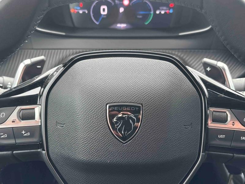 Used PEUGEOT 208 1.2 Hybrid 100ch Allure e-DCS6 2025 Blanc Banquise (O) € 21440 in Metz