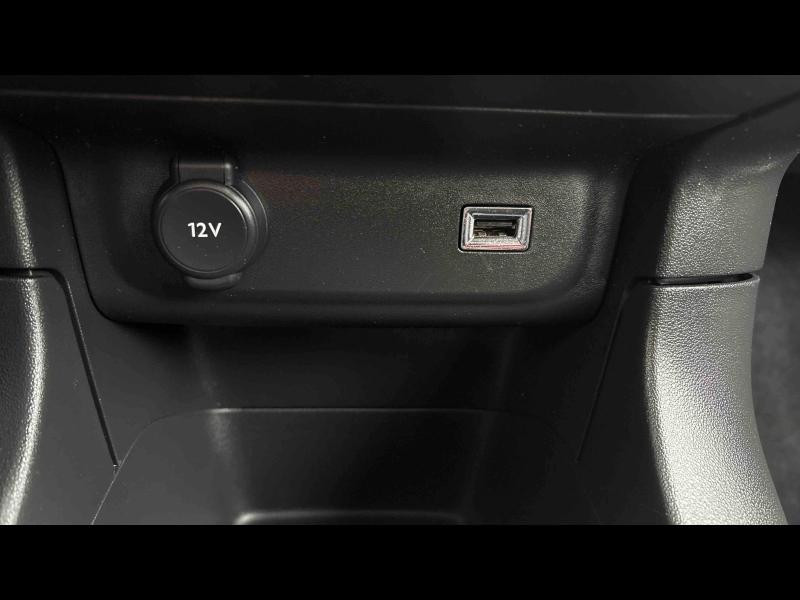 Used CITROEN C3 1.2 PureTech 83ch S&S C-Series 123g 2023 Blanc Banquise (O) - Noir Perla Nera € 10590 in Metz