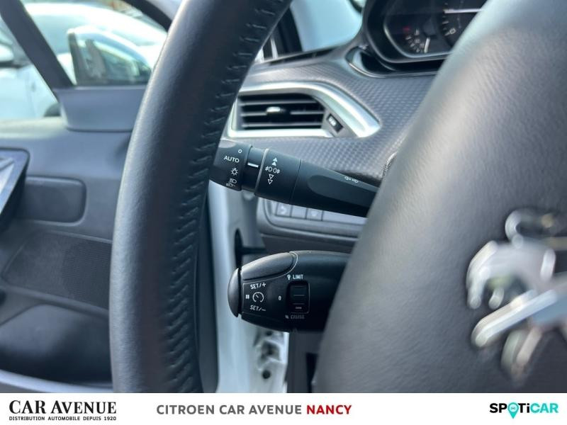 Used PEUGEOT 208 1.2 PureTech 82ch E6.c Signature 5p 2019 Blanc Banquise € 10490 in Nancy