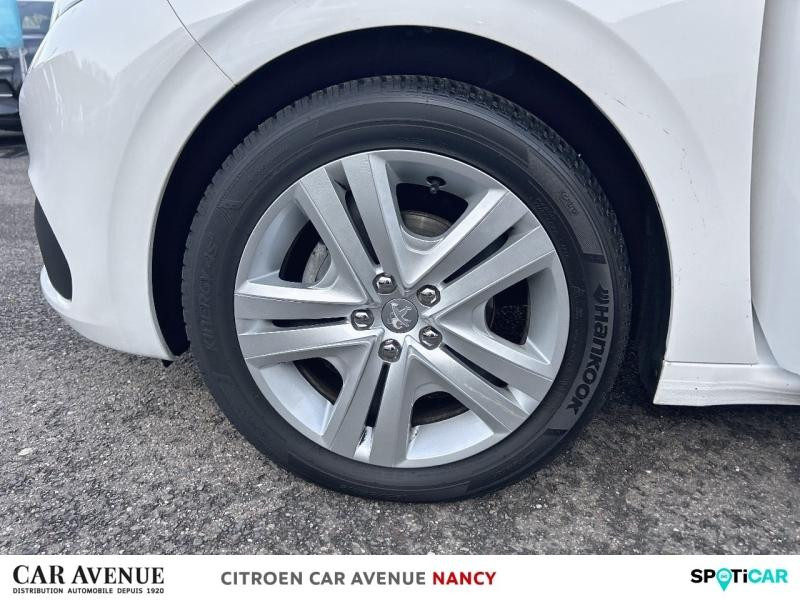 Used PEUGEOT 208 1.2 PureTech 82ch E6.c Signature 5p 2019 Blanc Banquise € 10490 in Nancy