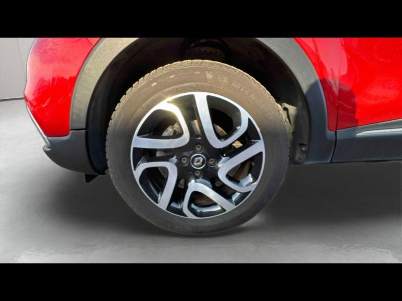 Occasion RENAULT Captur 1.2 TCe 120ch energy Intens EDC 2017 Rouge Flamme/Noir Etoilé 10490 € à Nancy