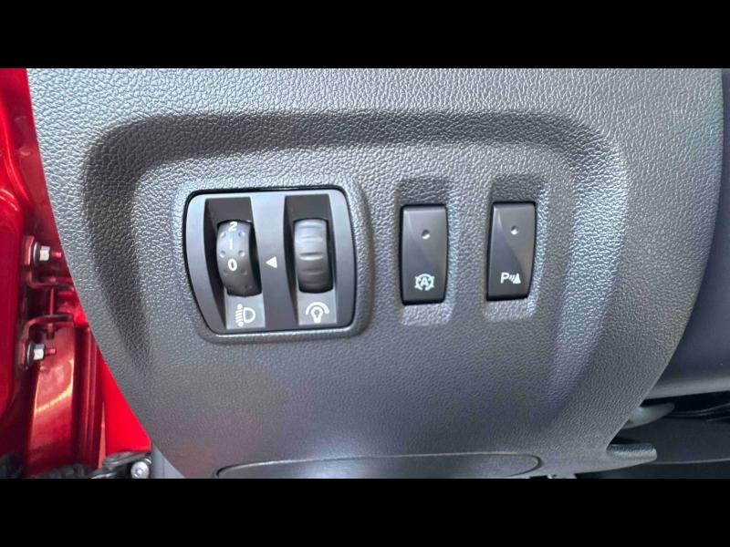 Occasion RENAULT Captur 1.2 TCe 120ch energy Intens EDC 2017 Rouge Flamme/Noir Etoilé 10490 € à Nancy