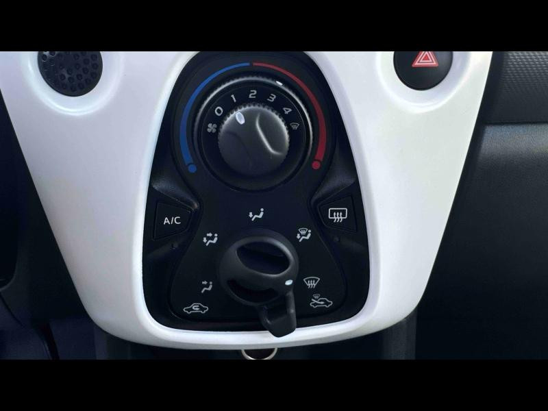 Occasion CITROEN C1 VTi 72 S&S Shine 5p E6.d 2021 Blanc Oural - Toit Emeraude Blue 11490 € à Nancy