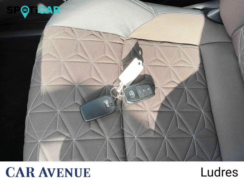 Occasion TOYOTA Yaris Cross 116h Collection MY22 2023 Or Pur/Toit Noir (M) 23490 € à Nancy